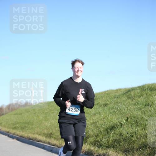 06.04.2025 - 44. Internationalen Wilhelmsburger Insellauf Jannik Wohlers http://msf.ph/oto/7618665 06.04.2025 09:49:41 Laufen 4258 meine-sportfotos.de