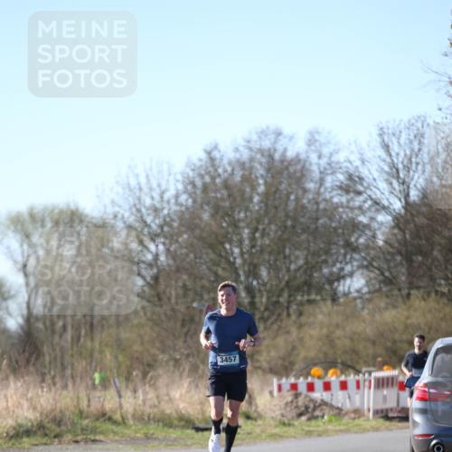 06.04.2025 - 44. Internationalen Wilhelmsburger Insellauf Jannik Wohlers http://msf.ph/oto/7618940 06.04.2025 09:59:30 Laufen 3457 meine-sportfotos.de