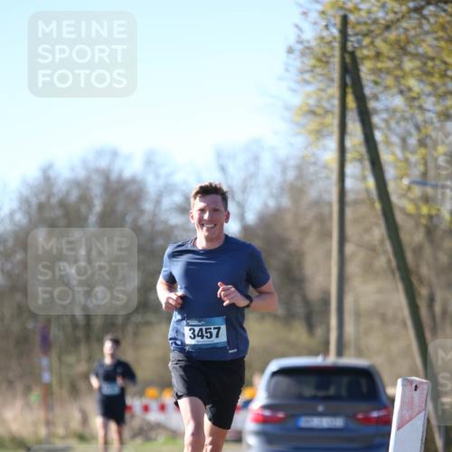 06.04.2025 - 44. Internationalen Wilhelmsburger Insellauf Jannik Wohlers http://msf.ph/oto/7618957 06.04.2025 09:59:34 Laufen 3457 meine-sportfotos.de