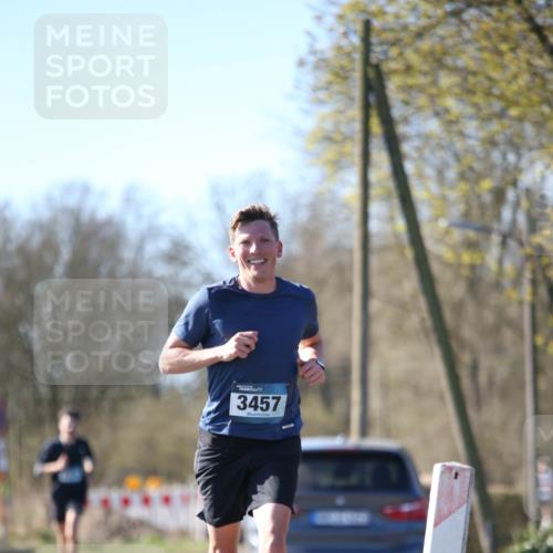 06.04.2025 - 44. Internationalen Wilhelmsburger Insellauf Jannik Wohlers http://msf.ph/oto/7618962 06.04.2025 09:59:34 Laufen 3457 meine-sportfotos.de