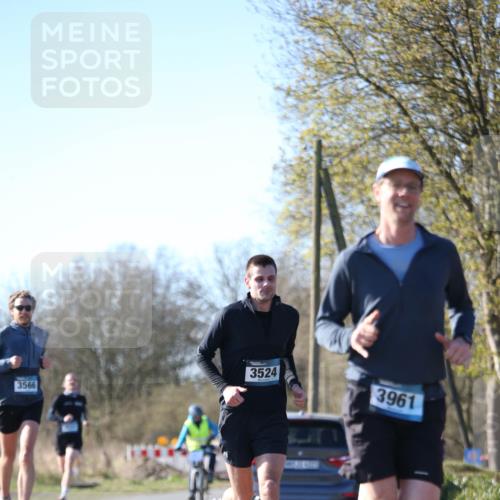 06.04.2025 - 44. Internationalen Wilhelmsburger Insellauf Jannik Wohlers http://msf.ph/oto/7619267 06.04.2025 10:01:40 Laufen 3524, 3566, 3961 meine-sportfotos.de