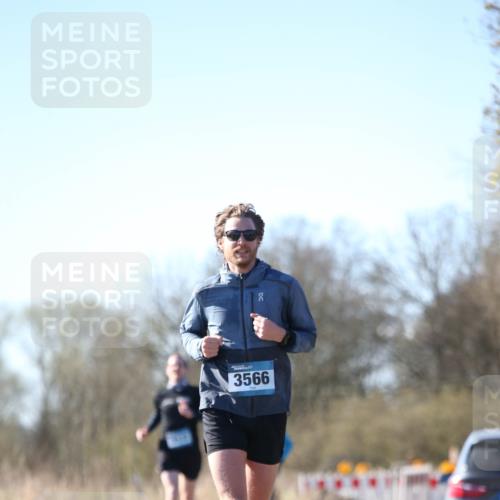 06.04.2025 - 44. Internationalen Wilhelmsburger Insellauf Jannik Wohlers http://msf.ph/oto/7619285 06.04.2025 10:01:41 Laufen 3566 meine-sportfotos.de