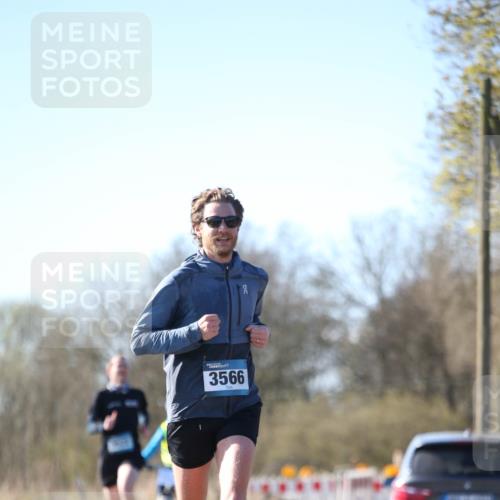 06.04.2025 - 44. Internationalen Wilhelmsburger Insellauf Jannik Wohlers http://msf.ph/oto/7619292 06.04.2025 10:01:42 Laufen 3566 meine-sportfotos.de
