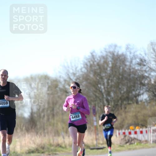 06.04.2025 - 44. Internationalen Wilhelmsburger Insellauf Jannik Wohlers http://msf.ph/oto/7619377 06.04.2025 10:02:01 Laufen 3059, 4492 meine-sportfotos.de