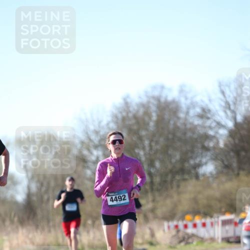 06.04.2025 - 44. Internationalen Wilhelmsburger Insellauf Jannik Wohlers http://msf.ph/oto/7619394 06.04.2025 10:02:02 Laufen 4492 meine-sportfotos.de