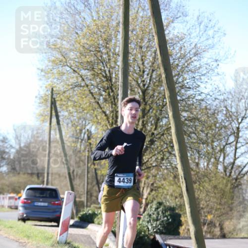 06.04.2025 - 44. Internationalen Wilhelmsburger Insellauf Jannik Wohlers http://msf.ph/oto/7619501 06.04.2025 10:02:34 Laufen 4439 meine-sportfotos.de