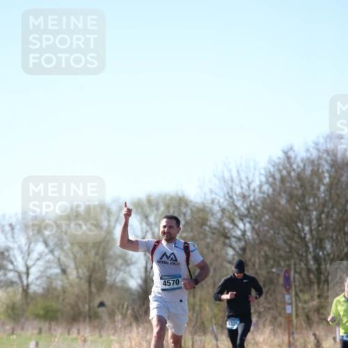 06.04.2025 - 44. Internationalen Wilhelmsburger Insellauf Jannik Wohlers http://msf.ph/oto/7619595 06.04.2025 10:03:29 Laufen 4570 meine-sportfotos.de