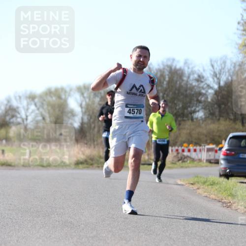 06.04.2025 - 44. Internationalen Wilhelmsburger Insellauf Jannik Wohlers http://msf.ph/oto/7619617 06.04.2025 10:03:33 Laufen 4570, 4096, 6921 meine-sportfotos.de