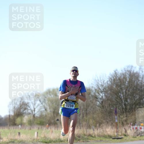 06.04.2025 - 44. Internationalen Wilhelmsburger Insellauf Jannik Wohlers http://msf.ph/oto/7619766 06.04.2025 10:04:03 Laufen 3259 meine-sportfotos.de