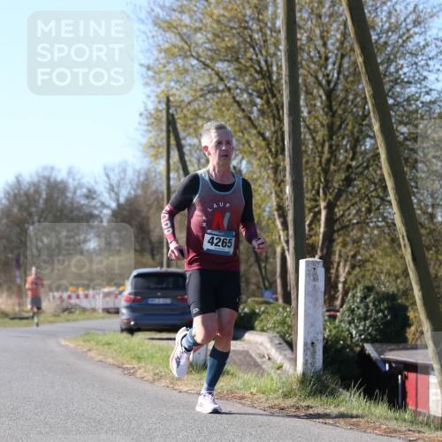 06.04.2025 - 44. Internationalen Wilhelmsburger Insellauf Jannik Wohlers http://msf.ph/oto/7619847 06.04.2025 10:04:30 Laufen 4265 meine-sportfotos.de