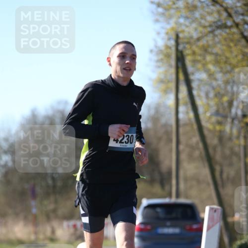 06.04.2025 - 44. Internationalen Wilhelmsburger Insellauf Jannik Wohlers http://msf.ph/oto/7619873 06.04.2025 10:04:35 Laufen 4230 meine-sportfotos.de