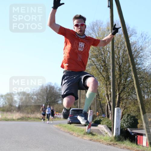 06.04.2025 - 44. Internationalen Wilhelmsburger Insellauf Jannik Wohlers http://msf.ph/oto/7619898 06.04.2025 10:04:41 Laufen  meine-sportfotos.de