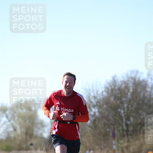 06.04.2025 - 44. Internationalen Wilhelmsburger Insellauf Jannik Wohlers http://msf.ph/oto/7620002 06.04.2025 10:05:18 Laufen  meine-sportfotos.de