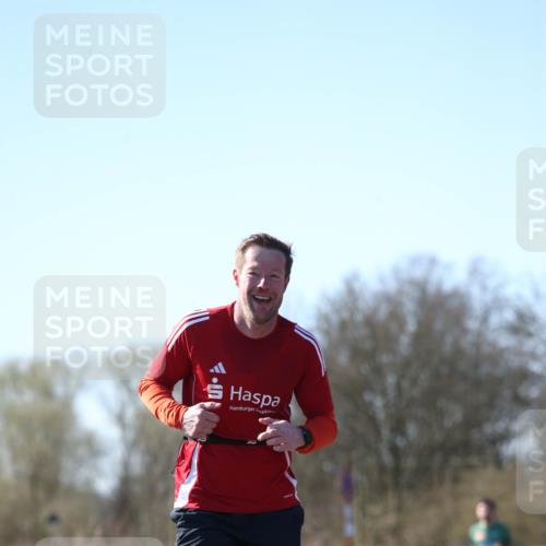 06.04.2025 - 44. Internationalen Wilhelmsburger Insellauf Jannik Wohlers http://msf.ph/oto/7620008 06.04.2025 10:05:19 Laufen  meine-sportfotos.de
