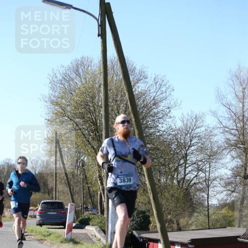 06.04.2025 - 44. Internationalen Wilhelmsburger Insellauf Jannik Wohlers http://msf.ph/oto/7620133 06.04.2025 10:05:40 Laufen 31, 4323, 3839 meine-sportfotos.de