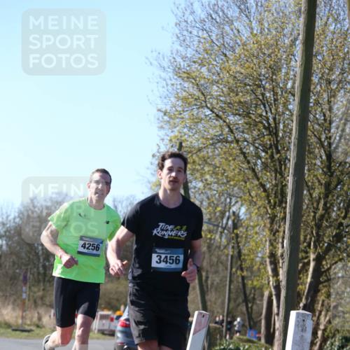 06.04.2025 - 44. Internationalen Wilhelmsburger Insellauf Jannik Wohlers http://msf.ph/oto/7620176 06.04.2025 10:05:43 Laufen 5, 10, 4256, 3456 meine-sportfotos.de