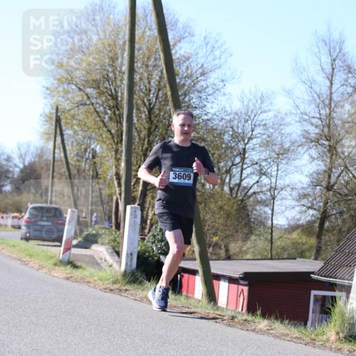 06.04.2025 - 44. Internationalen Wilhelmsburger Insellauf Jannik Wohlers http://msf.ph/oto/7620430 06.04.2025 10:06:25 Laufen 3609 meine-sportfotos.de