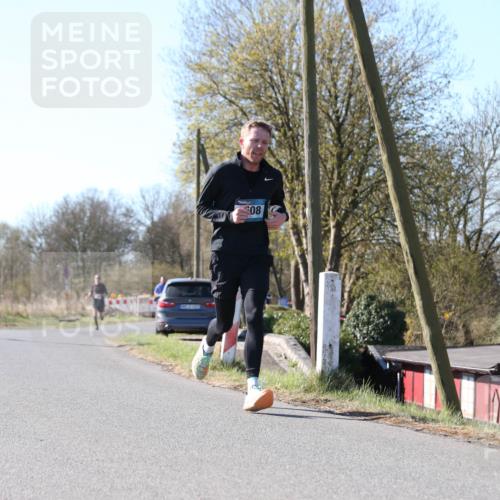 06.04.2025 - 44. Internationalen Wilhelmsburger Insellauf Jannik Wohlers http://msf.ph/oto/7620444 06.04.2025 10:06:38 Laufen 08 meine-sportfotos.de