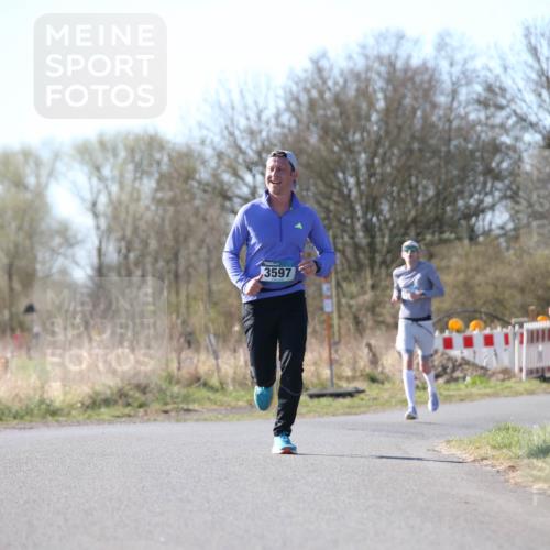 06.04.2025 - 44. Internationalen Wilhelmsburger Insellauf Jannik Wohlers http://msf.ph/oto/7620493 06.04.2025 10:06:49 Laufen 3597, 437 meine-sportfotos.de
