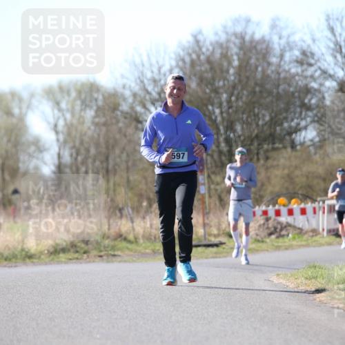 06.04.2025 - 44. Internationalen Wilhelmsburger Insellauf Jannik Wohlers http://msf.ph/oto/7620497 06.04.2025 10:06:50 Laufen 597, 432 meine-sportfotos.de