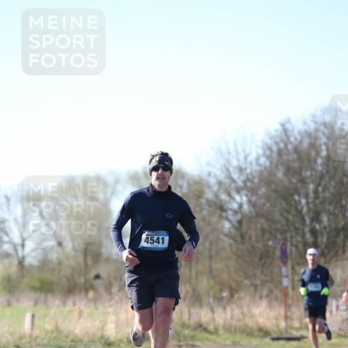 06.04.2025 - 44. Internationalen Wilhelmsburger Insellauf Jannik Wohlers http://msf.ph/oto/7620640 06.04.2025 10:07:40 Laufen 4541 meine-sportfotos.de