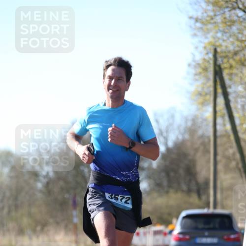 06.04.2025 - 44. Internationalen Wilhelmsburger Insellauf Jannik Wohlers http://msf.ph/oto/7620826 06.04.2025 10:08:05 Laufen 3572 meine-sportfotos.de