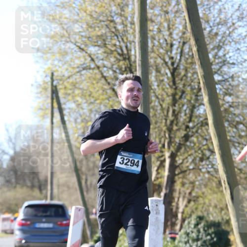 06.04.2025 - 44. Internationalen Wilhelmsburger Insellauf Jannik Wohlers http://msf.ph/oto/7621012 06.04.2025 10:09:15 Laufen 3294 meine-sportfotos.de