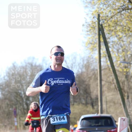 06.04.2025 - 44. Internationalen Wilhelmsburger Insellauf Jannik Wohlers http://msf.ph/oto/7621033 06.04.2025 10:09:20 Laufen 3164 meine-sportfotos.de