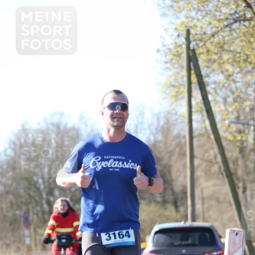06.04.2025 - 44. Internationalen Wilhelmsburger Insellauf Jannik Wohlers http://msf.ph/oto/7621034 06.04.2025 10:09:20 Laufen 3164 meine-sportfotos.de