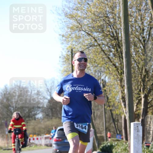 06.04.2025 - 44. Internationalen Wilhelmsburger Insellauf Jannik Wohlers http://msf.ph/oto/7621035 06.04.2025 10:09:21 Laufen 1996, 3164 meine-sportfotos.de