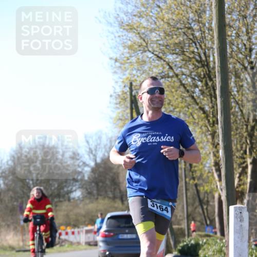 06.04.2025 - 44. Internationalen Wilhelmsburger Insellauf Jannik Wohlers http://msf.ph/oto/7621036 06.04.2025 10:09:21 Laufen 3164 meine-sportfotos.de