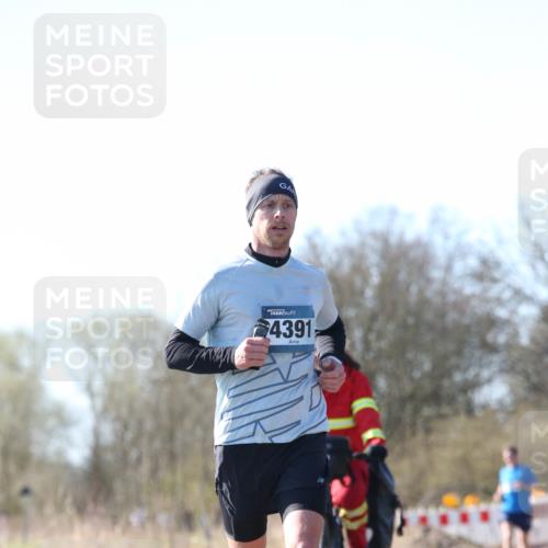 06.04.2025 - 44. Internationalen Wilhelmsburger Insellauf Jannik Wohlers http://msf.ph/oto/7621037 06.04.2025 10:09:23 Laufen 4391 meine-sportfotos.de