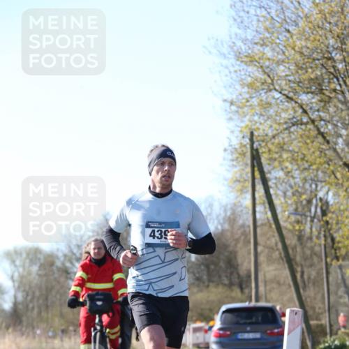 06.04.2025 - 44. Internationalen Wilhelmsburger Insellauf Jannik Wohlers http://msf.ph/oto/7621040 06.04.2025 10:09:24 Laufen 439 meine-sportfotos.de