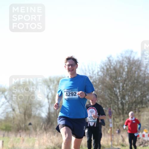 06.04.2025 - 44. Internationalen Wilhelmsburger Insellauf Jannik Wohlers http://msf.ph/oto/7621052 06.04.2025 10:09:34 Laufen 4292, 3792 meine-sportfotos.de