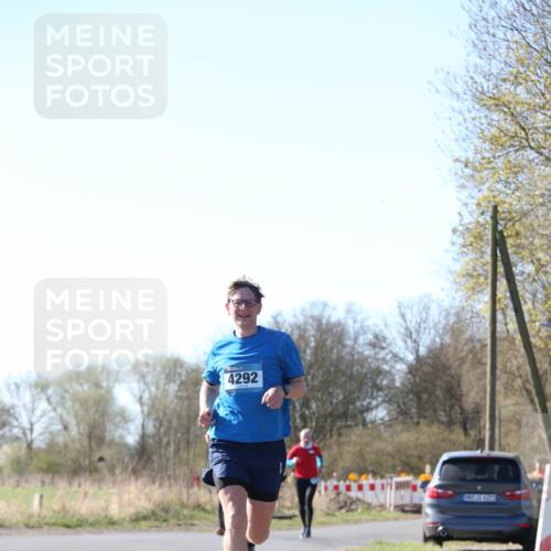 06.04.2025 - 44. Internationalen Wilhelmsburger Insellauf Jannik Wohlers http://msf.ph/oto/7621055 06.04.2025 10:09:35 Laufen 4292, 31, 4323 meine-sportfotos.de