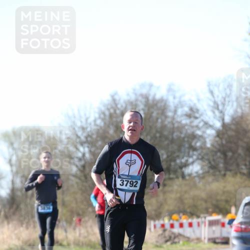 06.04.2025 - 44. Internationalen Wilhelmsburger Insellauf Jannik Wohlers http://msf.ph/oto/7621060 06.04.2025 10:09:37 Laufen 3836, 3, 3792 meine-sportfotos.de