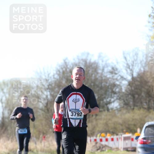06.04.2025 - 44. Internationalen Wilhelmsburger Insellauf Jannik Wohlers http://msf.ph/oto/7621061 06.04.2025 10:09:37 Laufen 3836, 3792 meine-sportfotos.de