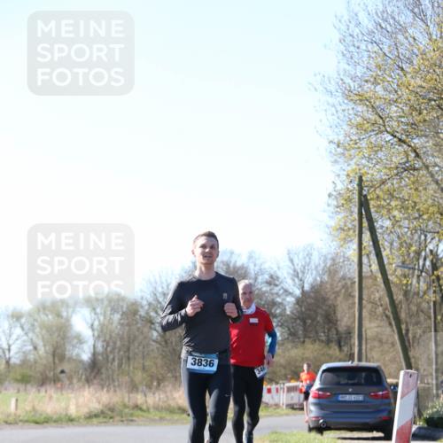 06.04.2025 - 44. Internationalen Wilhelmsburger Insellauf Jannik Wohlers http://msf.ph/oto/7621078 06.04.2025 10:09:41 Laufen 3836, 346, 431, 4323 meine-sportfotos.de