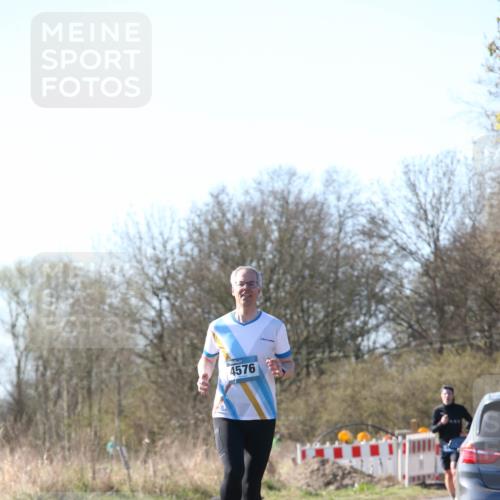 06.04.2025 - 44. Internationalen Wilhelmsburger Insellauf Jannik Wohlers http://msf.ph/oto/7621083 06.04.2025 10:10:01 Laufen 4576 meine-sportfotos.de