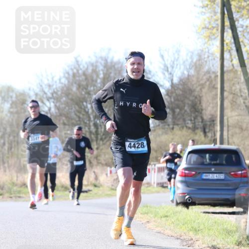 06.04.2025 - 44. Internationalen Wilhelmsburger Insellauf Jannik Wohlers http://msf.ph/oto/7621096 06.04.2025 10:10:12 Laufen 3341, 4428 meine-sportfotos.de