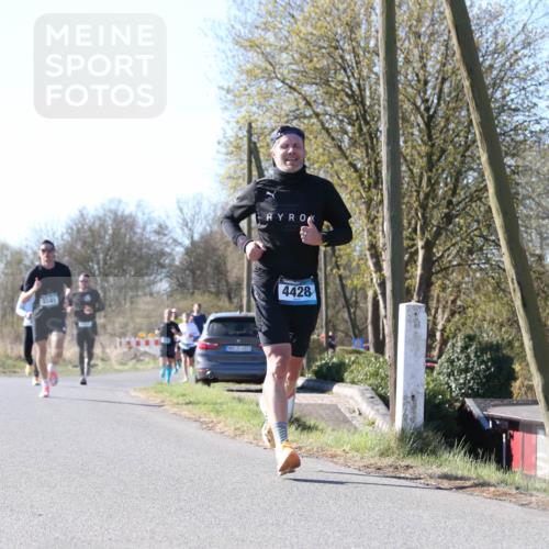 06.04.2025 - 44. Internationalen Wilhelmsburger Insellauf Jannik Wohlers http://msf.ph/oto/7621101 06.04.2025 10:10:14 Laufen 3341, 4831, 4923, 4428 meine-sportfotos.de