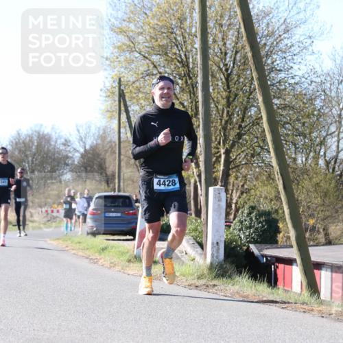 06.04.2025 - 44. Internationalen Wilhelmsburger Insellauf Jannik Wohlers http://msf.ph/oto/7621103 06.04.2025 10:10:14 Laufen 3341, 4428 meine-sportfotos.de