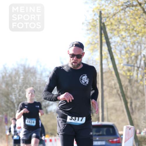 06.04.2025 - 44. Internationalen Wilhelmsburger Insellauf Jannik Wohlers http://msf.ph/oto/7621118 06.04.2025 10:10:20 Laufen 4424, 3317 meine-sportfotos.de