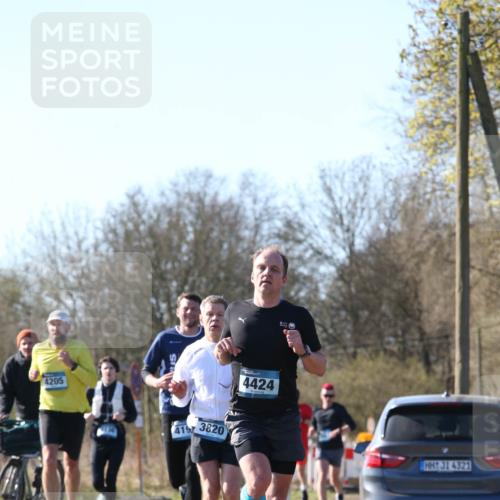 06.04.2025 - 44. Internationalen Wilhelmsburger Insellauf Jannik Wohlers http://msf.ph/oto/7621120 06.04.2025 10:10:21 Laufen 4205, 419, 3820, 4424, 4321 meine-sportfotos.de