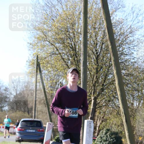 06.04.2025 - 44. Internationalen Wilhelmsburger Insellauf Jannik Wohlers http://msf.ph/oto/7621189 06.04.2025 10:10:50 Laufen 86 meine-sportfotos.de