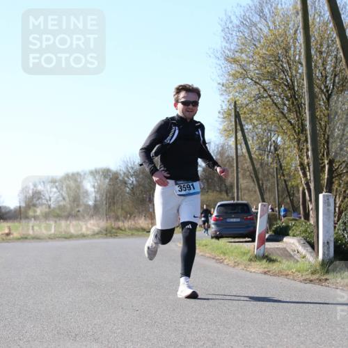 06.04.2025 - 44. Internationalen Wilhelmsburger Insellauf Jannik Wohlers http://msf.ph/oto/7621216 06.04.2025 10:11:06 Laufen 3591 meine-sportfotos.de