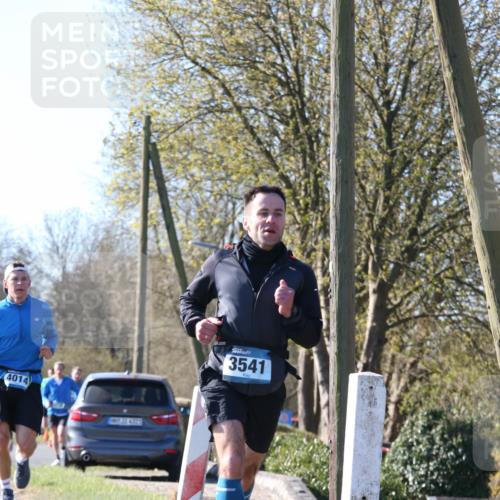 06.04.2025 - 44. Internationalen Wilhelmsburger Insellauf Jannik Wohlers http://msf.ph/oto/7621223 06.04.2025 10:11:18 Laufen 4014, 3541 meine-sportfotos.de
