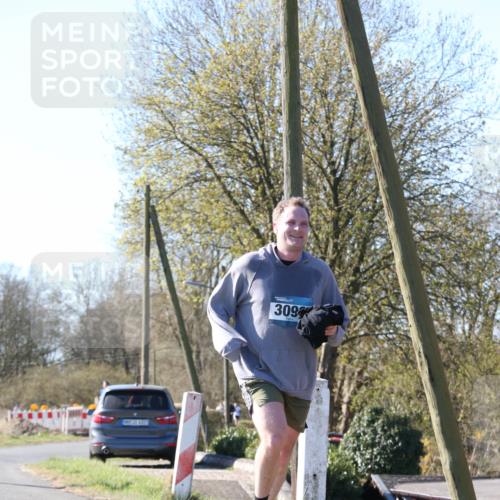 06.04.2025 - 44. Internationalen Wilhelmsburger Insellauf Jannik Wohlers http://msf.ph/oto/7621255 06.04.2025 10:11:31 Laufen 309 meine-sportfotos.de