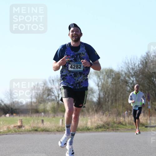 06.04.2025 - 44. Internationalen Wilhelmsburger Insellauf Jannik Wohlers http://msf.ph/oto/7621271 06.04.2025 10:11:45 Laufen 4282 meine-sportfotos.de