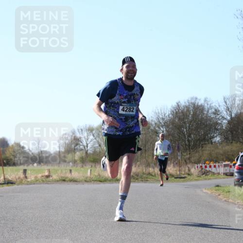 06.04.2025 - 44. Internationalen Wilhelmsburger Insellauf Jannik Wohlers http://msf.ph/oto/7621273 06.04.2025 10:11:46 Laufen 4282, 31, 4321 meine-sportfotos.de